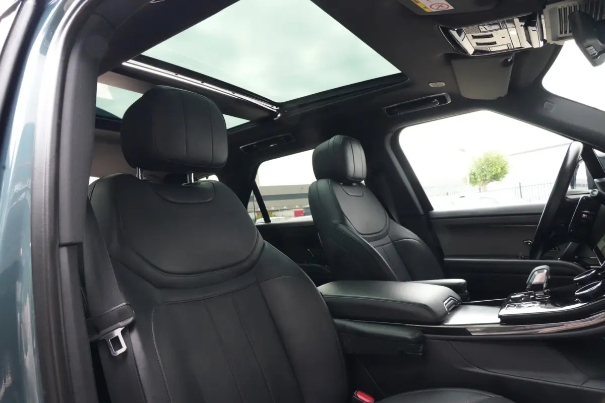 3.0 P440e Dynamic HSE | PHEV | PANO | Meridian | 360 | HUD | Land Rover Range Rover Sport P440e Dynamic HSE 441 PK Plug-in Hybrid met 3.0 zescilinder benzinemotor en 8-traps automatische tra
