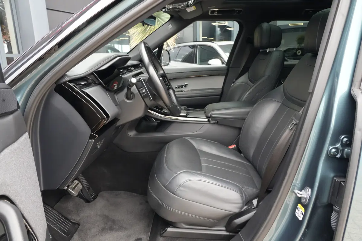 3.0 P440e Dynamic HSE | PHEV | PANO | Meridian | 360 | HUD | Land Rover Range Rover Sport P440e Dynamic HSE 441 PK Plug-in Hybrid met 3.0 zescilinder benzinemotor en 8-traps automatische tra