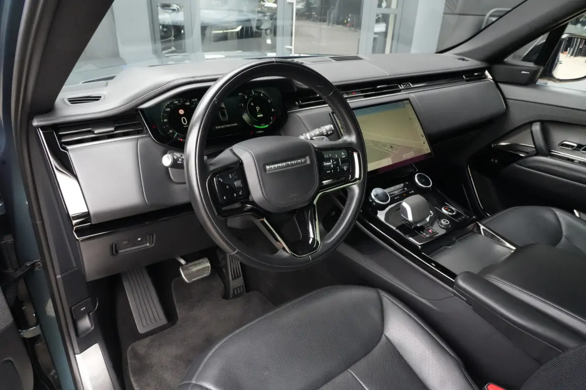 3.0 P440e Dynamic HSE | PHEV | PANO | Meridian | 360 | HUD | Land Rover Range Rover Sport P440e Dynamic HSE 441 PK Plug-in Hybrid met 3.0 zescilinder benzinemotor en 8-traps automatische tra