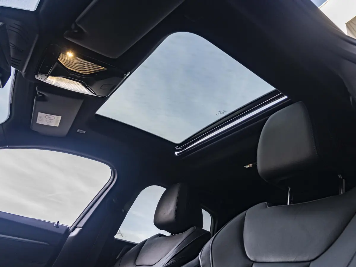 eDrive40 | High Executive | M Sport | Schuif-/kanteldak | Driving Assistant Professional | Stuurwielrand verwarmd | Head Up Display