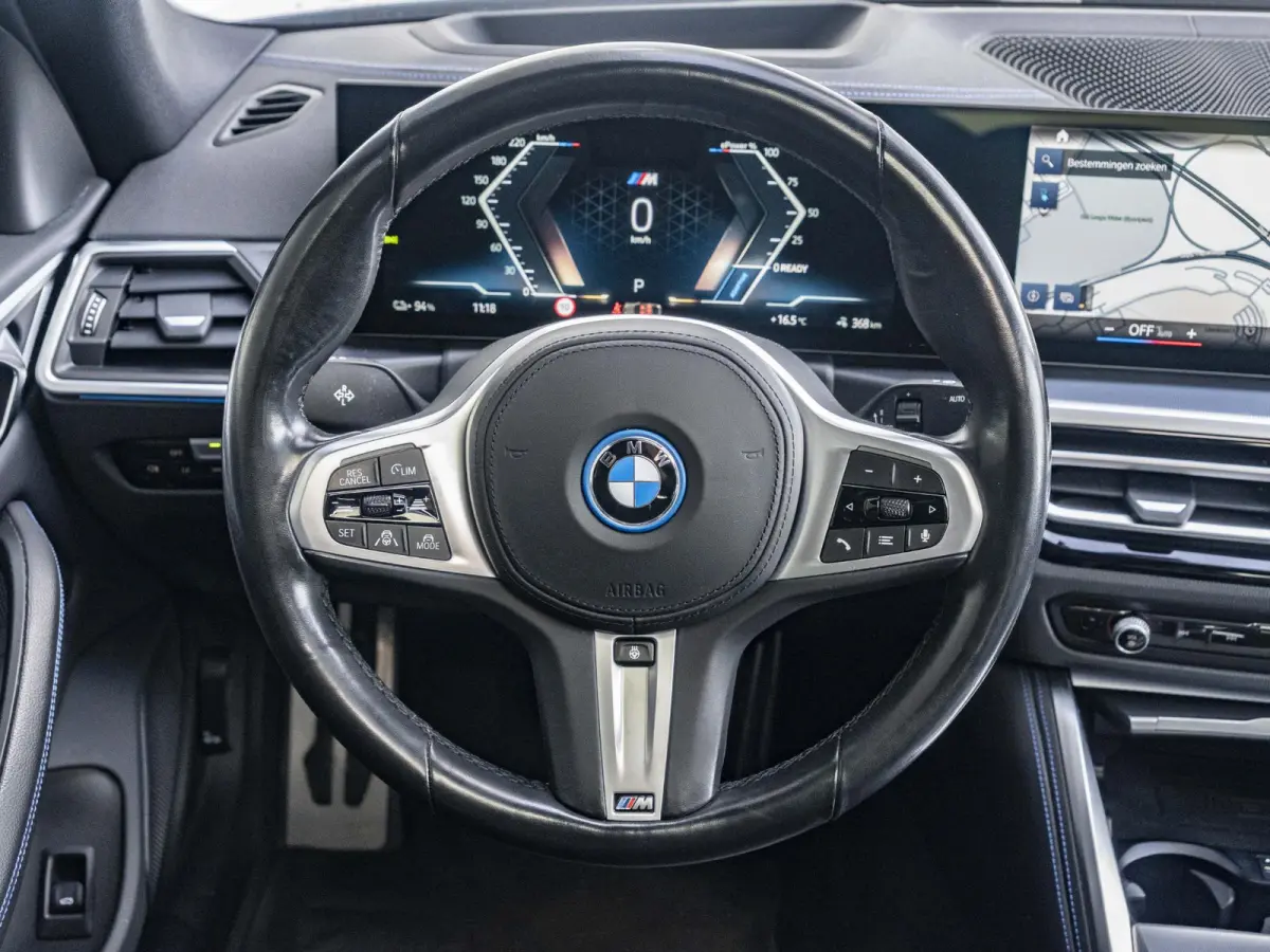 eDrive40 | High Executive | M Sport | Schuif-/kanteldak | Driving Assistant Professional | Stuurwielrand verwarmd | Head Up Display