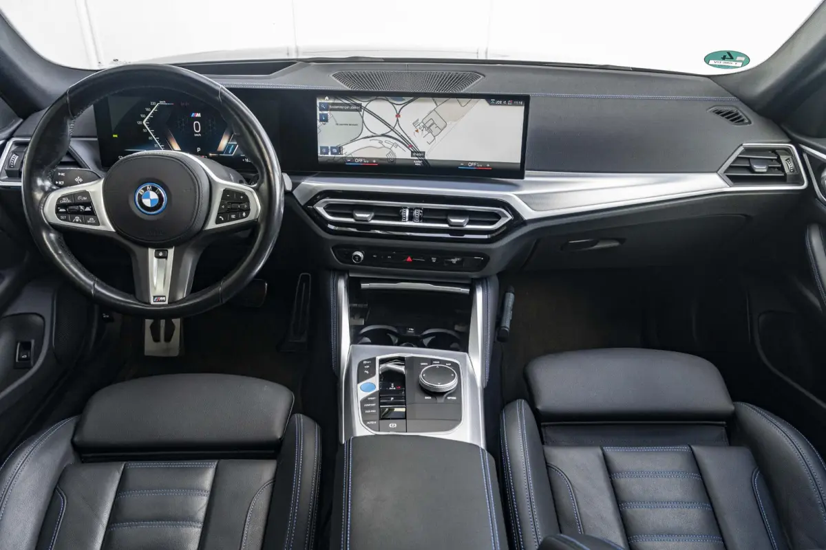 eDrive40 | High Executive | M Sport | Schuif-/kanteldak | Driving Assistant Professional | Stuurwielrand verwarmd | Head Up Display