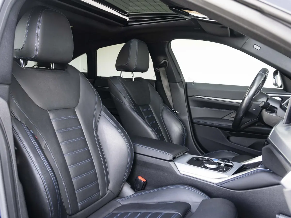 eDrive40 | High Executive | M Sport | Schuif-/kanteldak | Driving Assistant Professional | Stuurwielrand verwarmd | Head Up Display