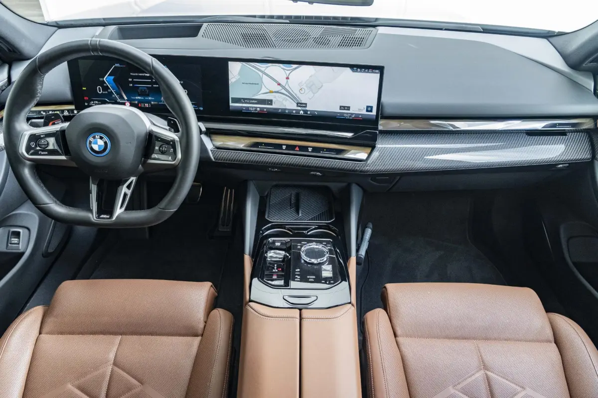 550e xDrive | M Sportpakket Pro | Comfort Access | Driving Assistant Plus | Bowers & Wilkins | Glazen Panoramadak | 21 inch | Trekhaak