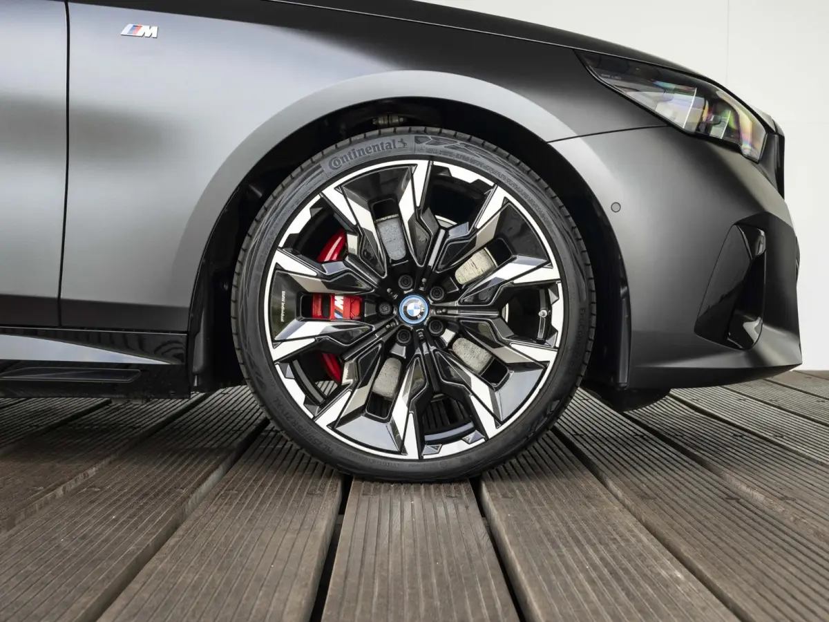 550e xDrive | M Sportpakket Pro | Comfort Access | Driving Assistant Plus | Bowers & Wilkins | Glazen Panoramadak | 21 inch | Trekhaak