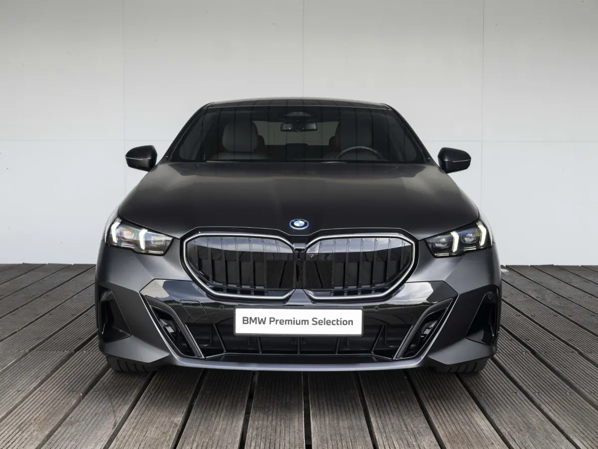 550e xDrive | M Sportpakket Pro | Comfort Access | Driving Assistant Plus | Bowers & Wilkins | Glazen Panoramadak | 21 inch | Trekhaak