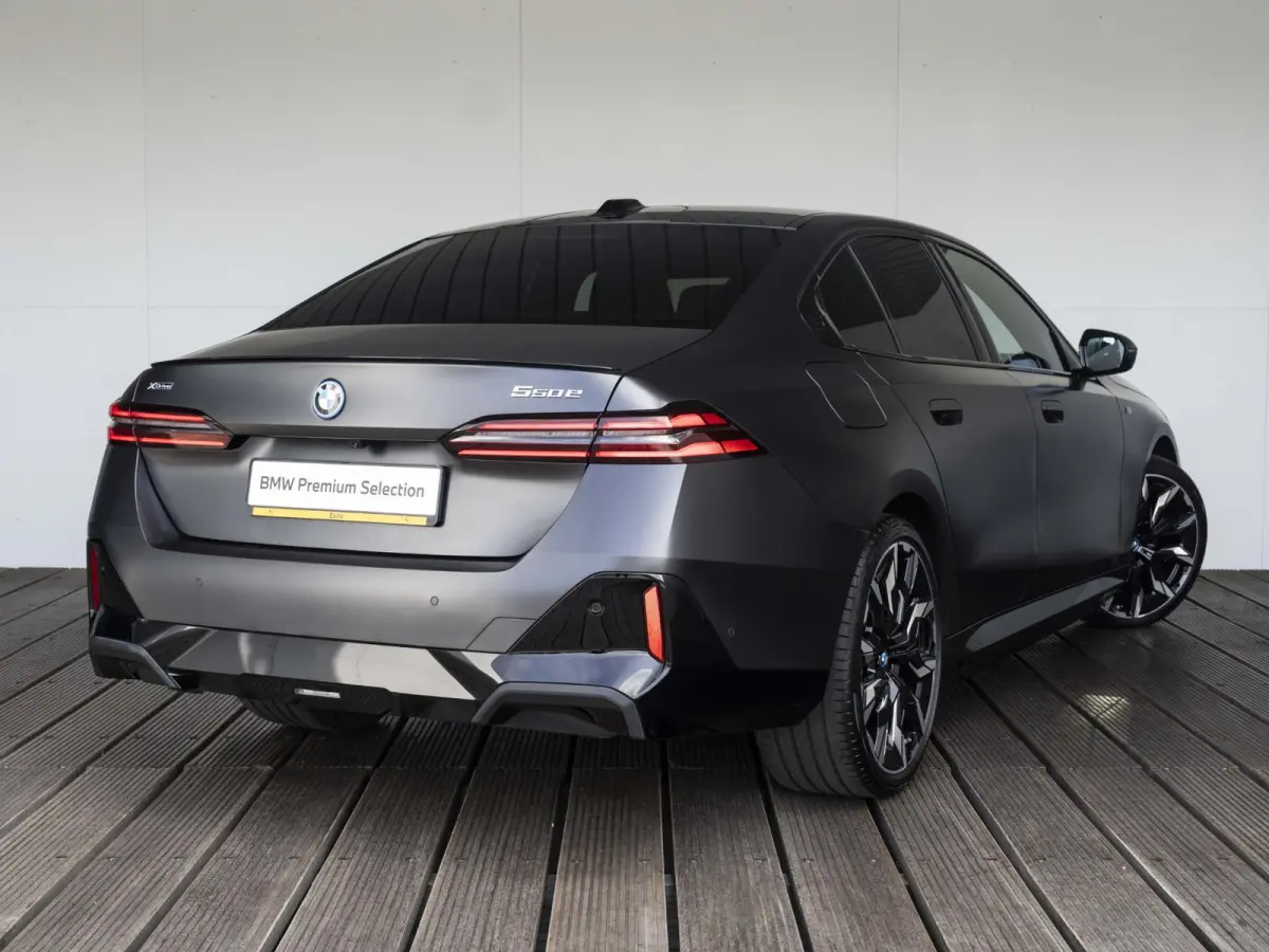 550e xDrive | M Sportpakket Pro | Comfort Access | Driving Assistant Plus | Bowers & Wilkins | Glazen Panoramadak | 21 inch | Trekhaak