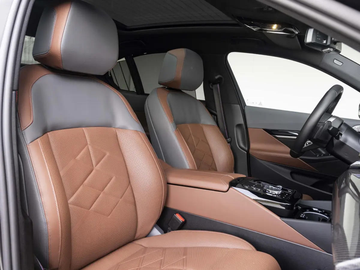 550e xDrive | M Sportpakket Pro | Comfort Access | Driving Assistant Plus | Bowers & Wilkins | Glazen Panoramadak | 21 inch | Trekhaak