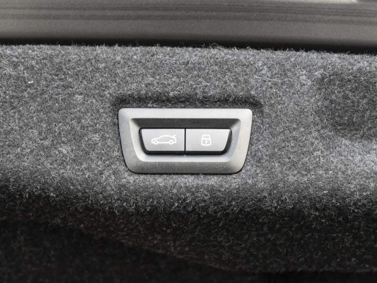 550e xDrive | M Sportpakket Pro | Comfort Access | Driving Assistant Plus | Bowers & Wilkins | Glazen Panoramadak | 21 inch | Trekhaak