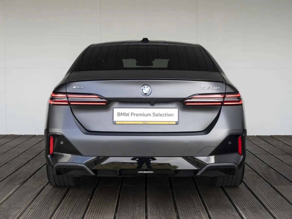 550e xDrive | M Sportpakket Pro | Comfort Access | Driving Assistant Plus | Bowers & Wilkins | Glazen Panoramadak | 21 inch | Trekhaak