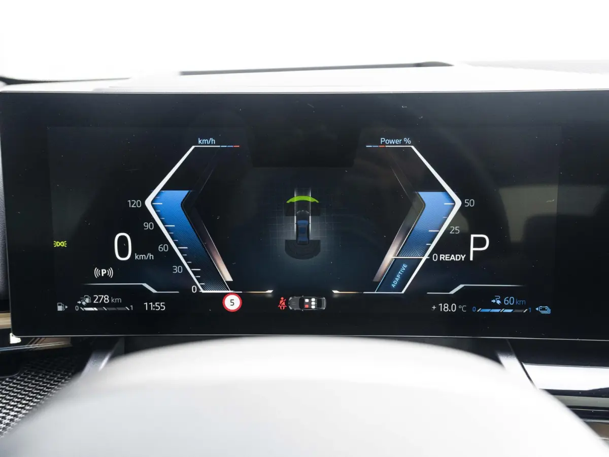 550e xDrive | M Sportpakket Pro | Comfort Access | Driving Assistant Plus | Bowers & Wilkins | Glazen Panoramadak | 21 inch | Trekhaak