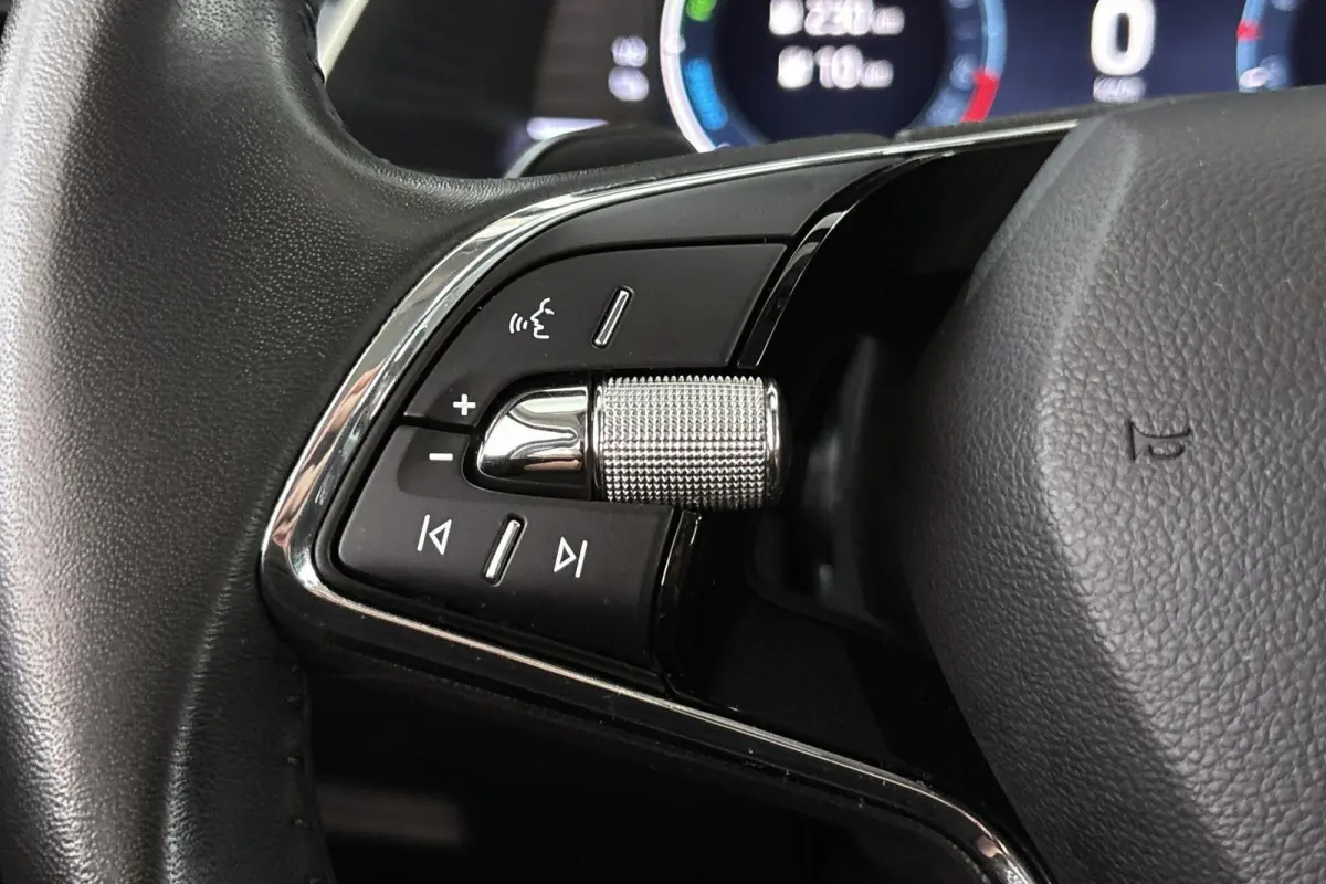 1.4 TSI iV PHEV Business Edition Keyless Apple CarPlay 17"