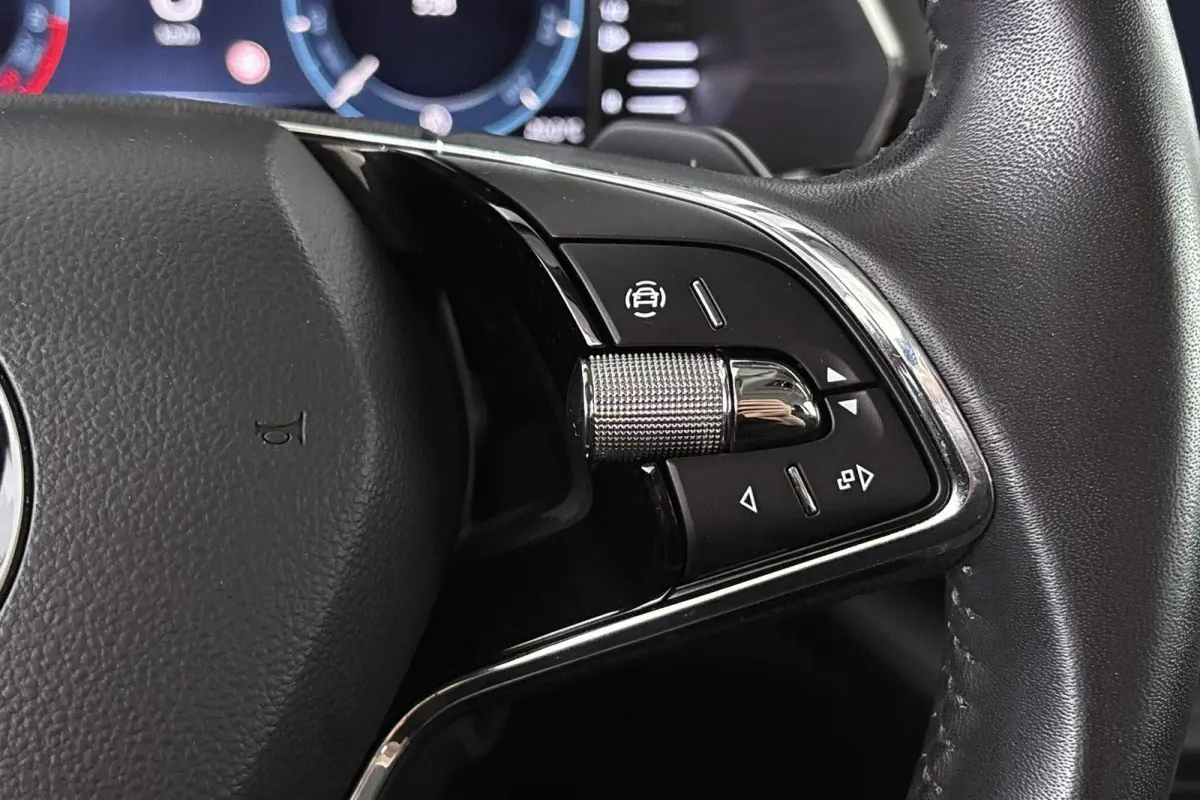 1.4 TSI iV PHEV Business Edition Keyless Apple CarPlay 17"