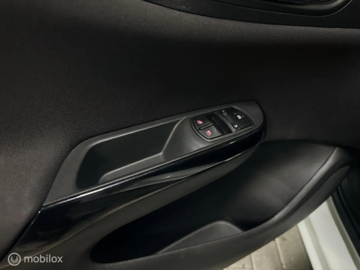 1.4 Edition stuur en stoelverwarming/carplay/crui