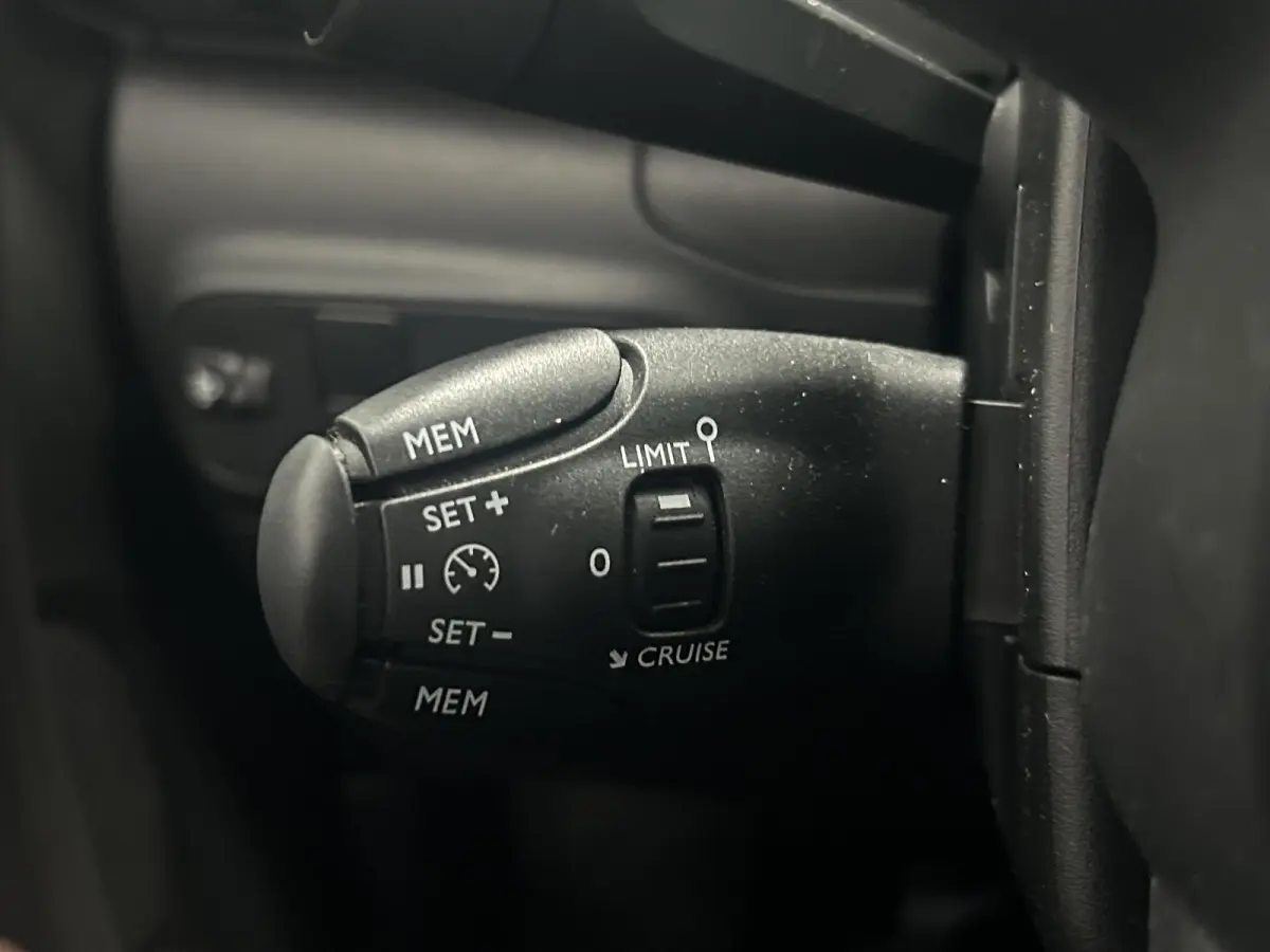 1.2 PureTech Feel | Navigatie | Climate control | Apple Carplay/Android Auto