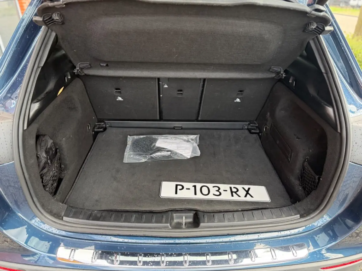 250 4MATIC AMG Line l Pano Dak l Leder/Alcantara l Trekhaak l Dodehoek Detectie l AMG l Sfeerverlichting l