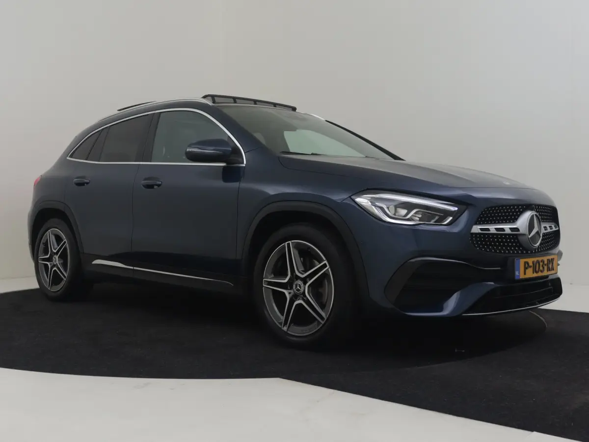 250 4MATIC AMG Line l Pano Dak l Leder/Alcantara l Trekhaak l Dodehoek Detectie l AMG l Sfeerverlichting l
