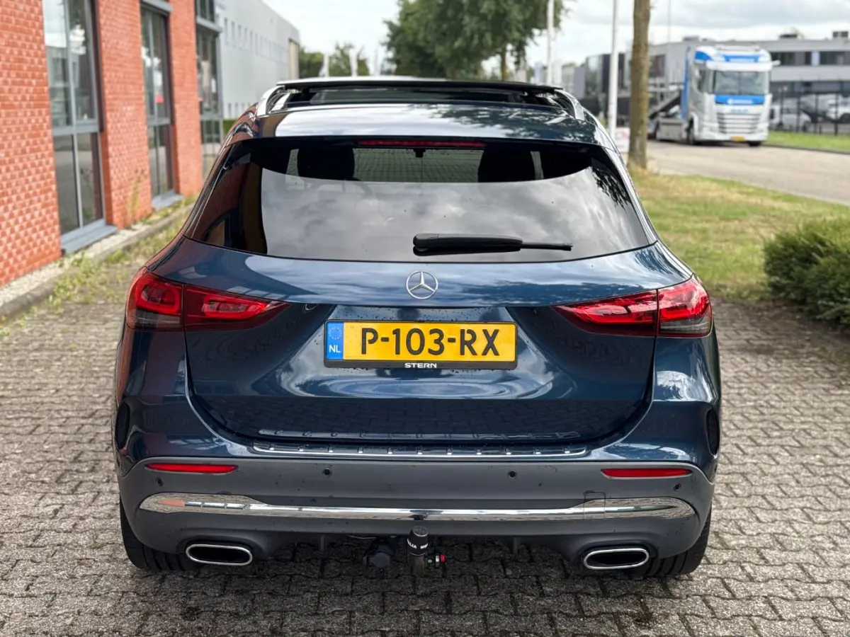 250 4MATIC AMG Line l Pano Dak l Leder/Alcantara l Trekhaak l Dodehoek Detectie l AMG l Sfeerverlichting l
