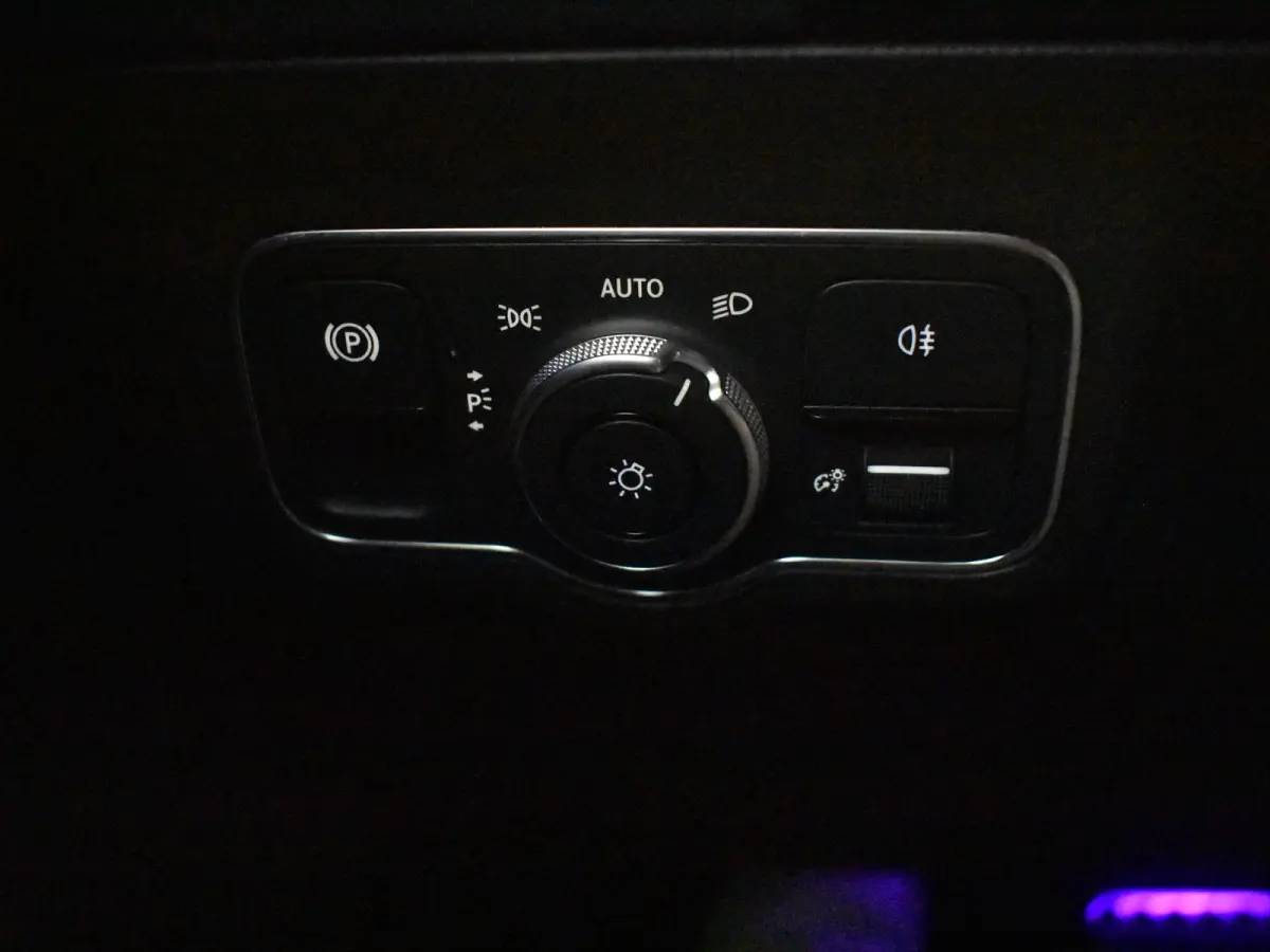 250 4MATIC AMG Line l Pano Dak l Leder/Alcantara l Trekhaak l Dodehoek Detectie l AMG l Sfeerverlichting l
