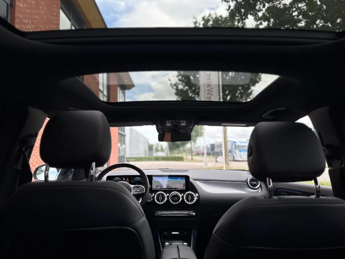 250 4MATIC AMG Line l Pano Dak l Leder/Alcantara l Trekhaak l Dodehoek Detectie l AMG l Sfeerverlichting l