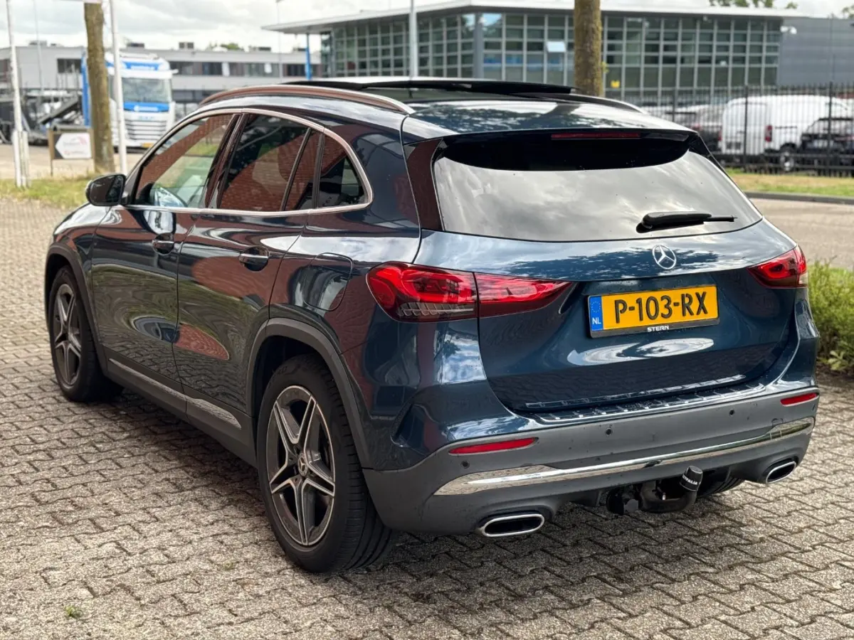 250 4MATIC AMG Line l Pano Dak l Leder/Alcantara l Trekhaak l Dodehoek Detectie l AMG l Sfeerverlichting l