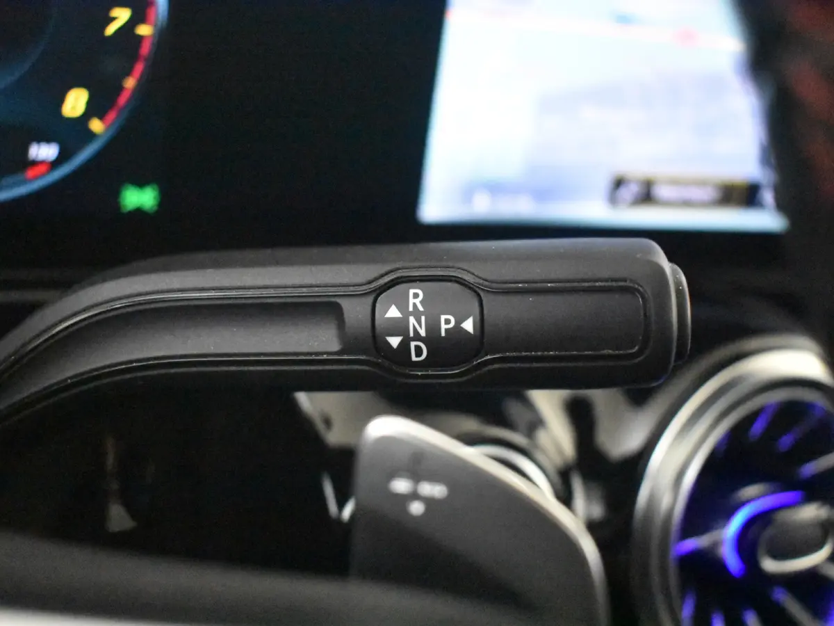 250 4MATIC AMG Line l Pano Dak l Leder/Alcantara l Trekhaak l Dodehoek Detectie l AMG l Sfeerverlichting l