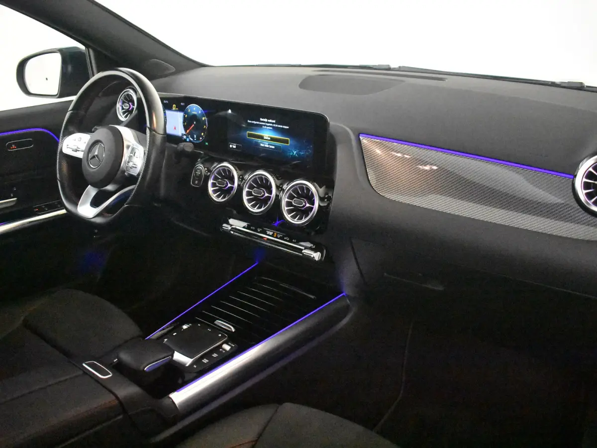 250 4MATIC AMG Line l Pano Dak l Leder/Alcantara l Trekhaak l Dodehoek Detectie l AMG l Sfeerverlichting l