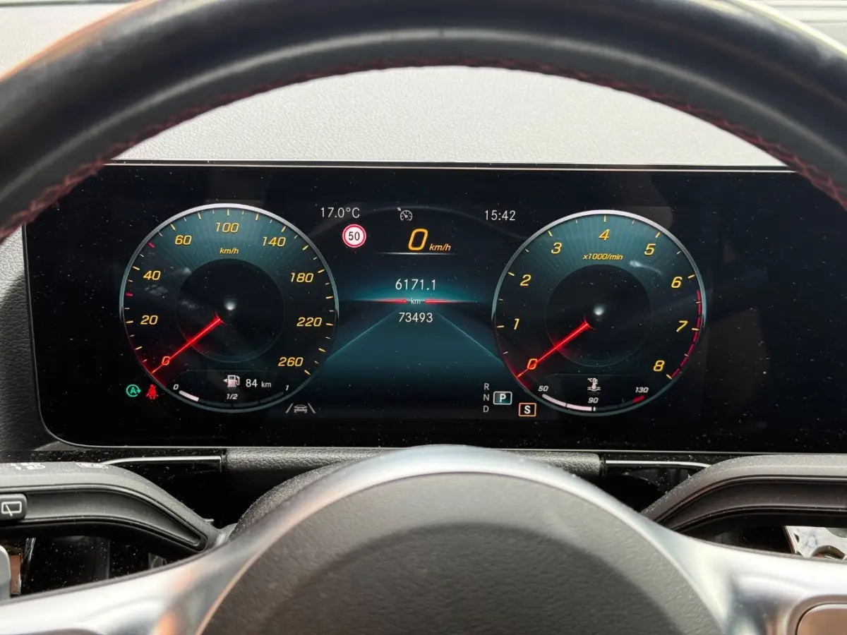 250 4MATIC AMG Line l Pano Dak l Leder/Alcantara l Trekhaak l Dodehoek Detectie l AMG l Sfeerverlichting l