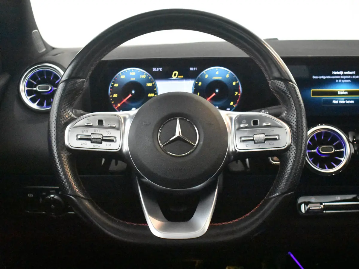 250 4MATIC AMG Line l Pano Dak l Leder/Alcantara l Trekhaak l Dodehoek Detectie l AMG l Sfeerverlichting l