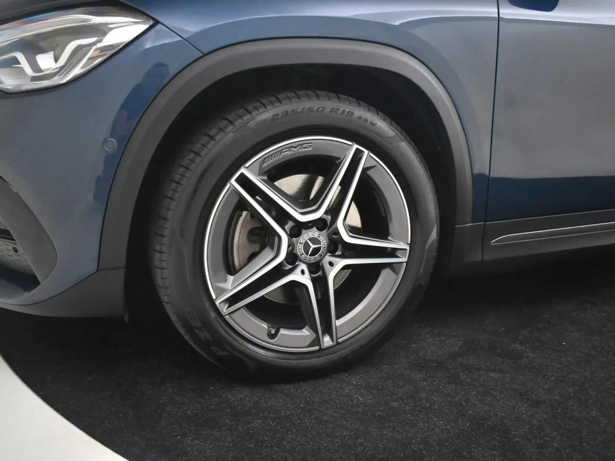 250 4MATIC AMG Line l Pano Dak l Leder/Alcantara l Trekhaak l Dodehoek Detectie l AMG l Sfeerverlichting l