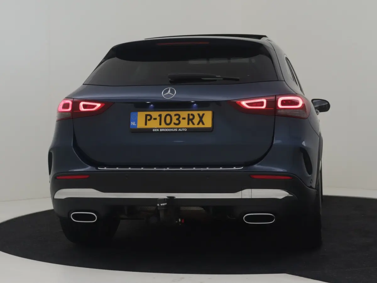 250 4MATIC AMG Line l Pano Dak l Leder/Alcantara l Trekhaak l Dodehoek Detectie l AMG l Sfeerverlichting l