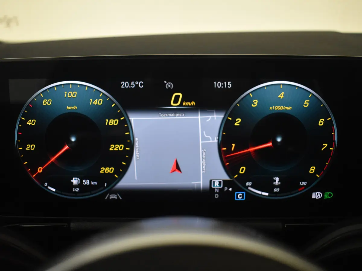 250 4MATIC AMG Line l Pano Dak l Leder/Alcantara l Trekhaak l Dodehoek Detectie l AMG l Sfeerverlichting l