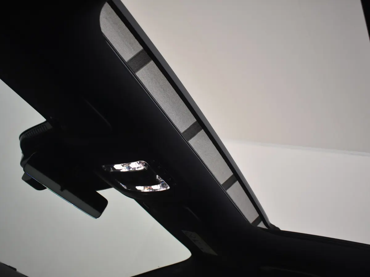 250 4MATIC AMG Line l Pano Dak l Leder/Alcantara l Trekhaak l Dodehoek Detectie l AMG l Sfeerverlichting l