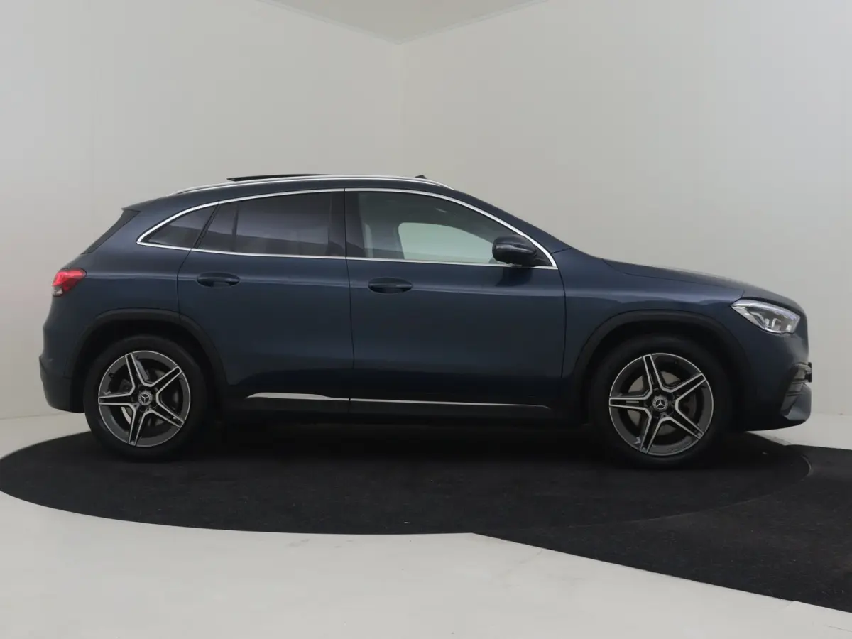 250 4MATIC AMG Line l Pano Dak l Leder/Alcantara l Trekhaak l Dodehoek Detectie l AMG l Sfeerverlichting l