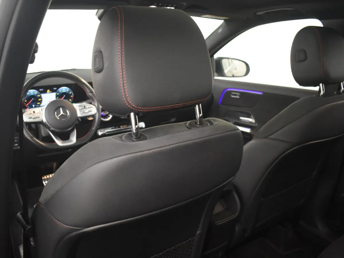 250 4MATIC AMG Line l Pano Dak l Leder/Alcantara l Trekhaak l Dodehoek Detectie l AMG l Sfeerverlichting l
