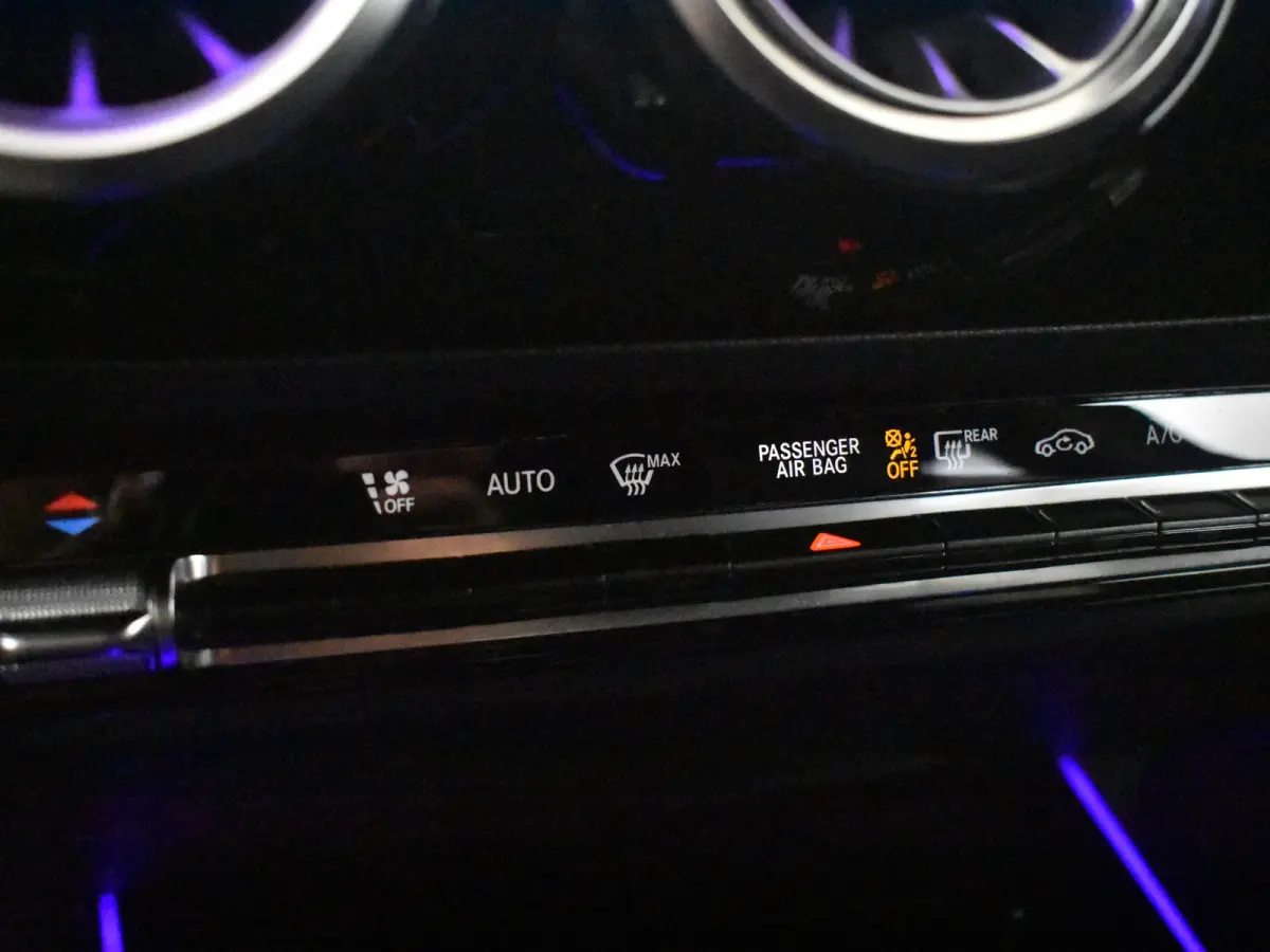 250 4MATIC AMG Line l Pano Dak l Leder/Alcantara l Trekhaak l Dodehoek Detectie l AMG l Sfeerverlichting l