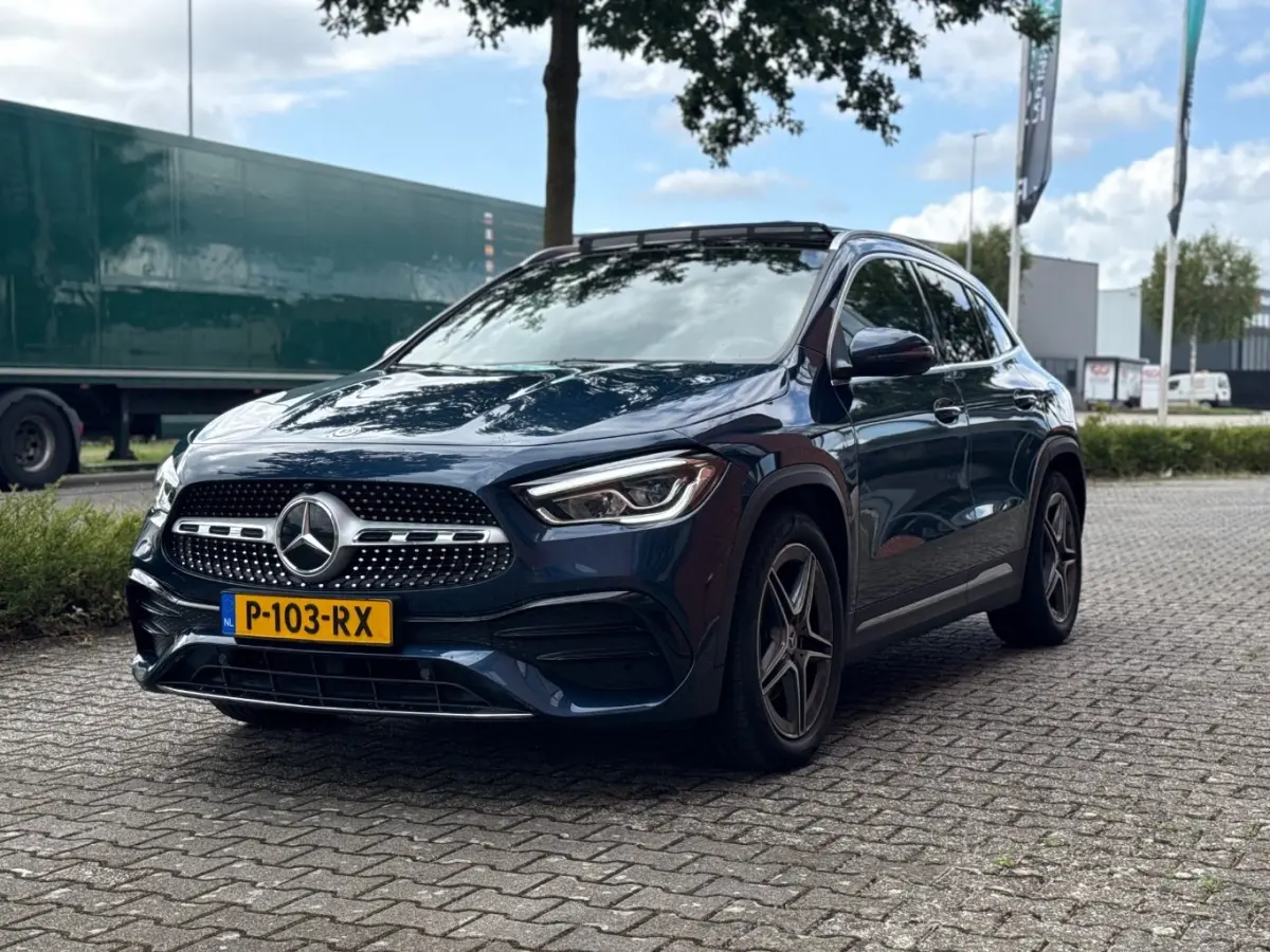 250 4MATIC AMG Line l Pano Dak l Leder/Alcantara l Trekhaak l Dodehoek Detectie l AMG l Sfeerverlichting l