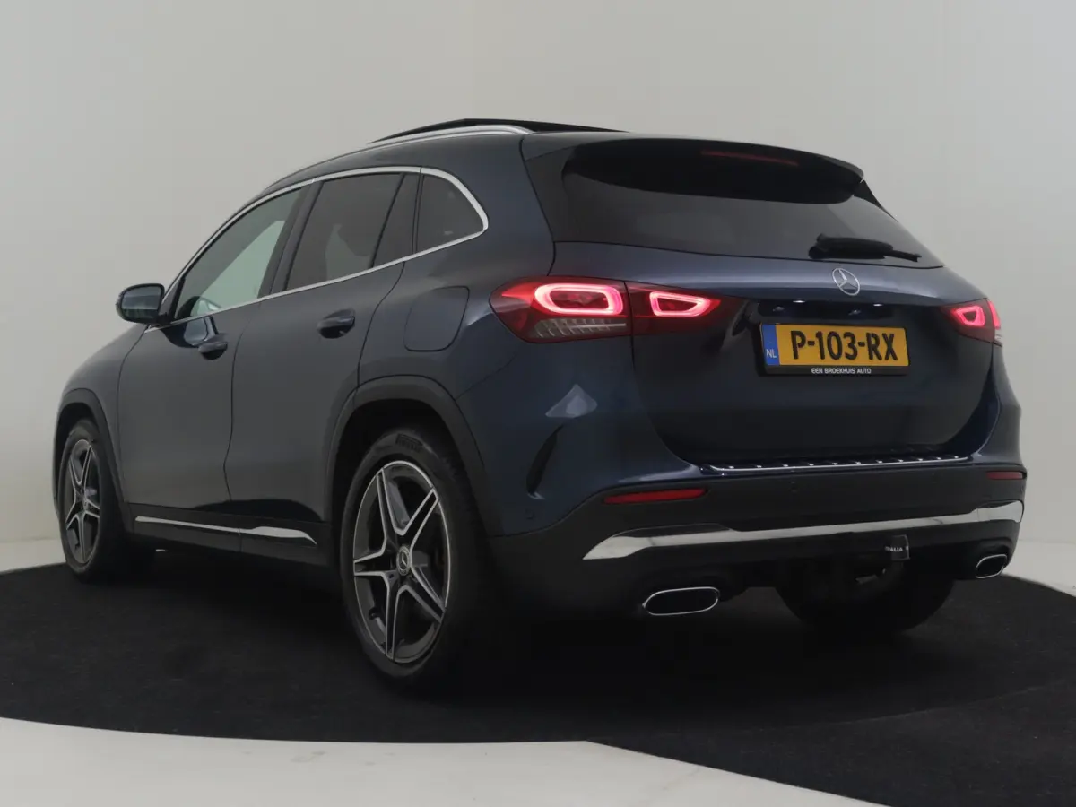 250 4MATIC AMG Line l Pano Dak l Leder/Alcantara l Trekhaak l Dodehoek Detectie l AMG l Sfeerverlichting l
