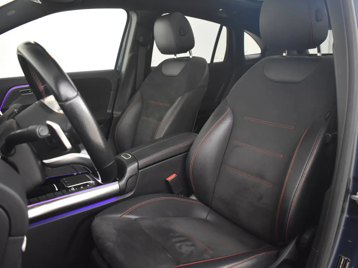 250 4MATIC AMG Line l Pano Dak l Leder/Alcantara l Trekhaak l Dodehoek Detectie l AMG l Sfeerverlichting l