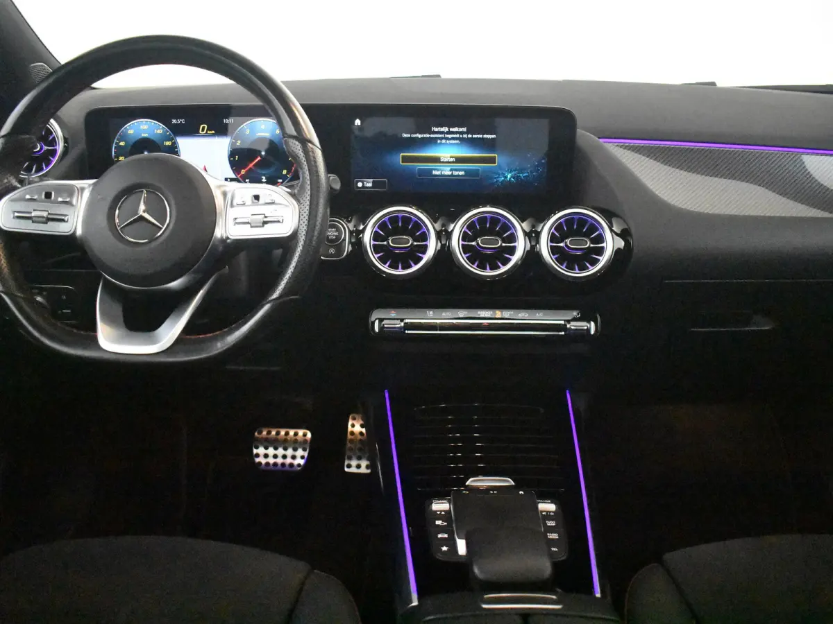 250 4MATIC AMG Line l Pano Dak l Leder/Alcantara l Trekhaak l Dodehoek Detectie l AMG l Sfeerverlichting l