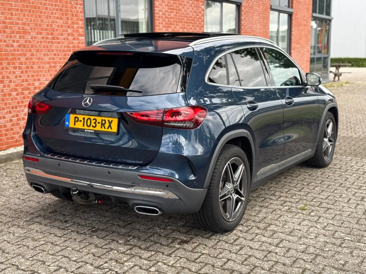 250 4MATIC AMG Line l Pano Dak l Leder/Alcantara l Trekhaak l Dodehoek Detectie l AMG l Sfeerverlichting l