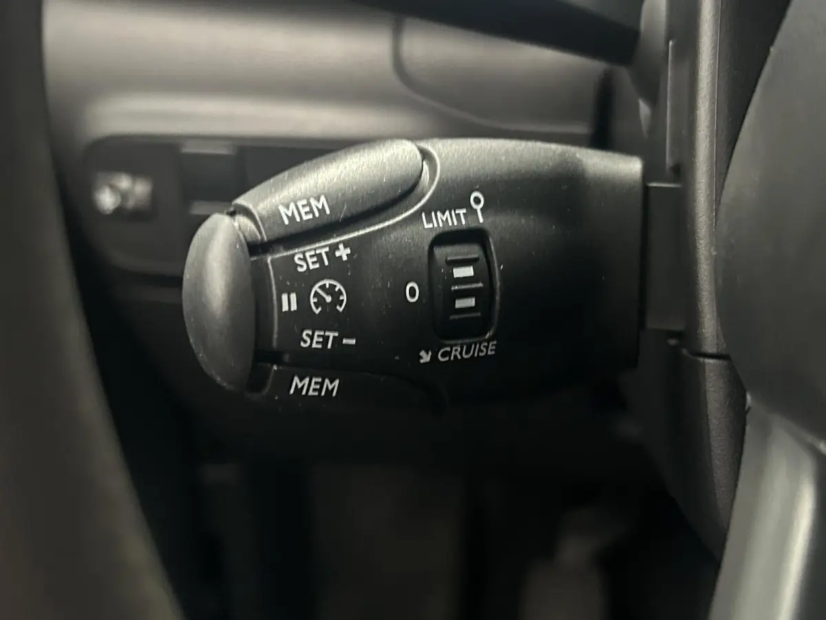 1.2 PureTech Feel | Navigatie | Parkeersensoren | Apple Carplay/Android Auto