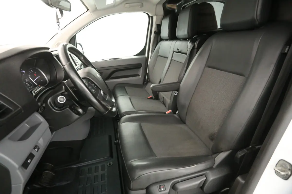 Peugeot Expert 2.0 BlueHDI L3H1 | Marge | Automaat | Clima | Cruise | Camera | 3 Zits | Carplay | 2xSchuifdeur | Parkeersens.