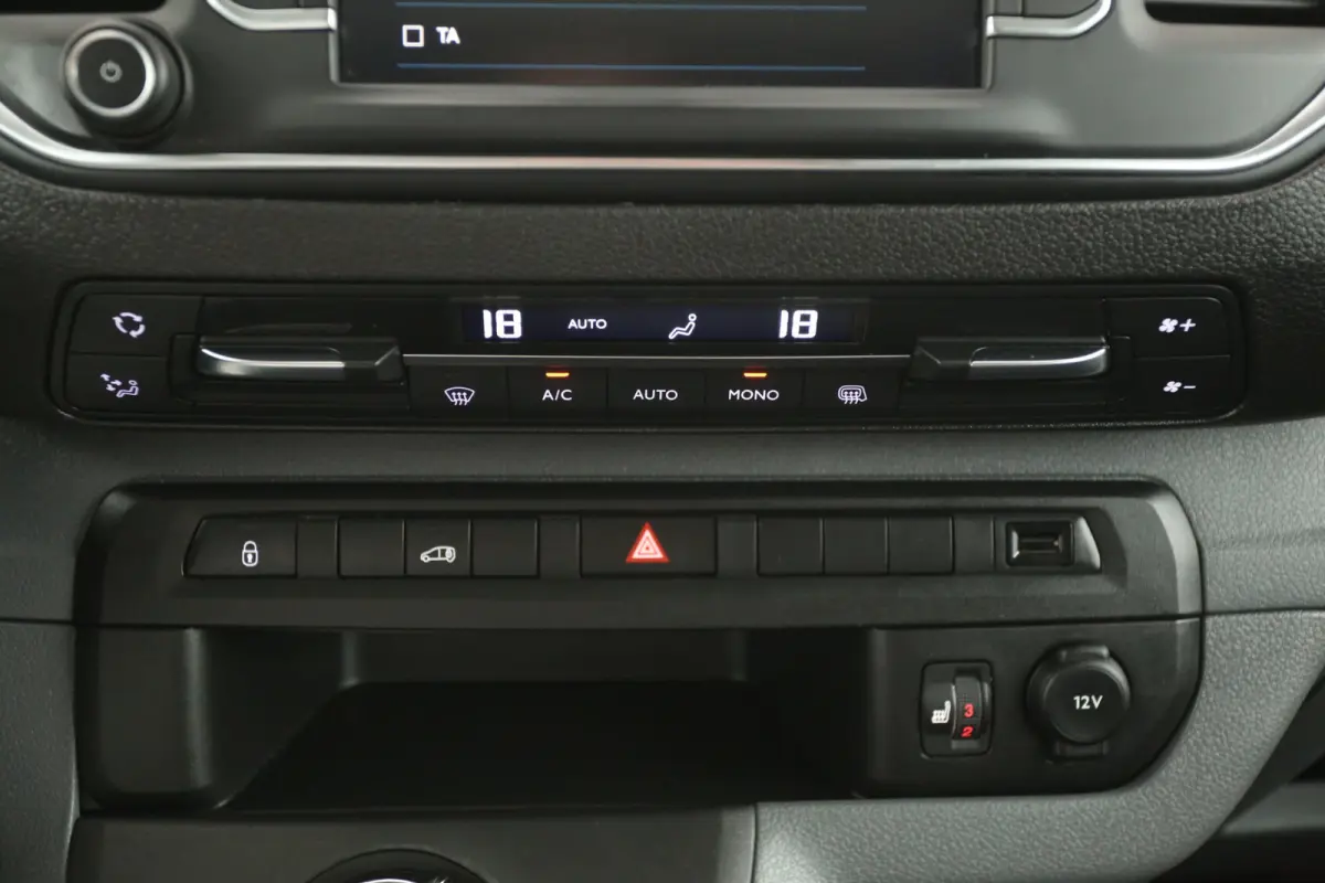 Peugeot Expert 2.0 BlueHDI L3H1 | Marge | Automaat | Clima | Cruise | Camera | 3 Zits | Carplay | 2xSchuifdeur | Parkeersens.