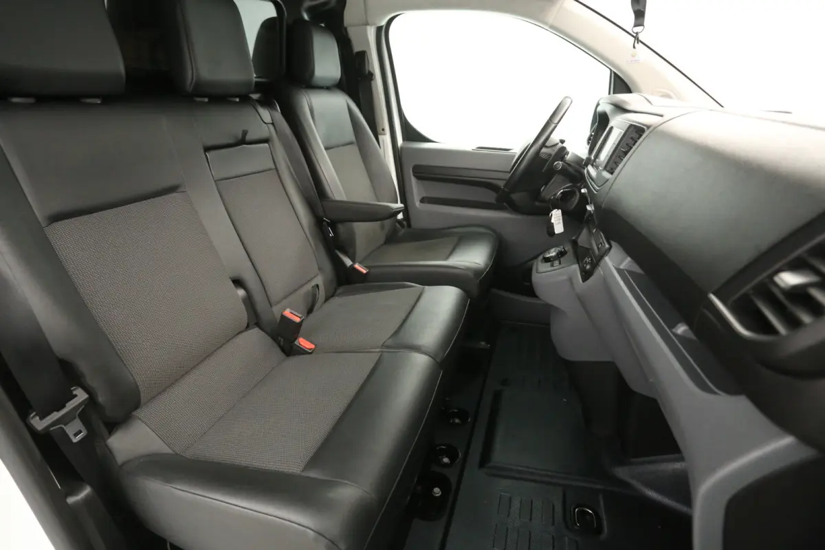 Peugeot Expert 2.0 BlueHDI L3H1 | Marge | Automaat | Clima | Cruise | Camera | 3 Zits | Carplay | 2xSchuifdeur | Parkeersens.
