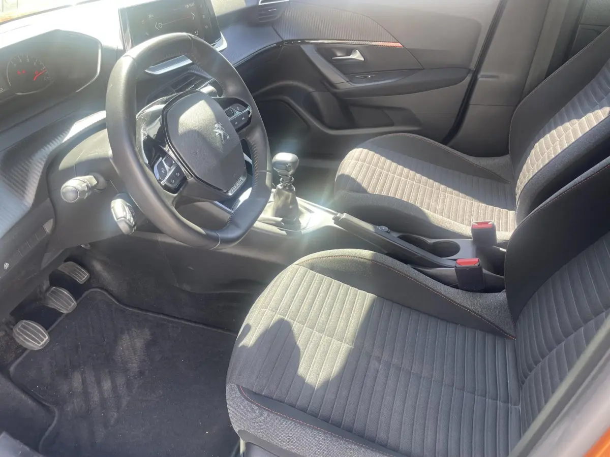 1.2 PureTech Active | Airco | Parkeersensoren | Apple Carplay/ Android Auto |