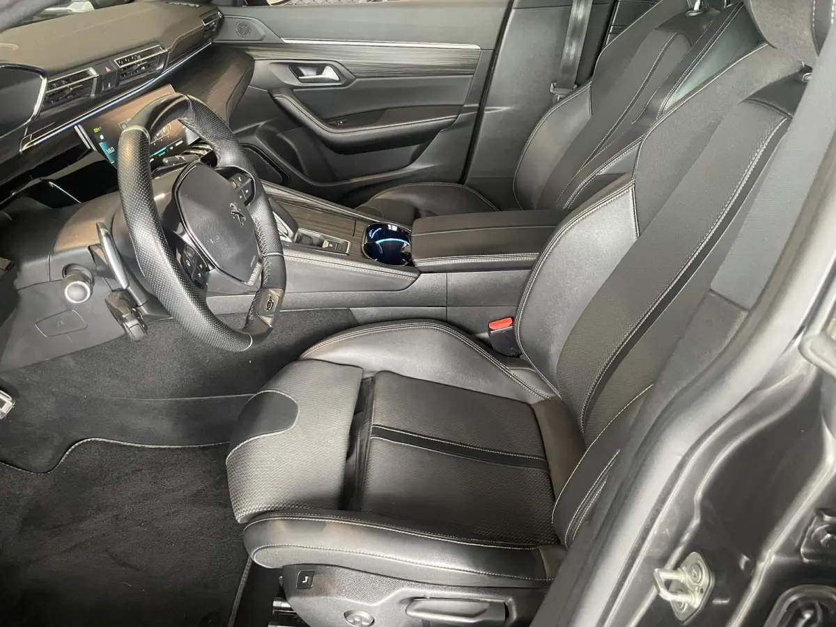 1.6 HYbrid 225 GT