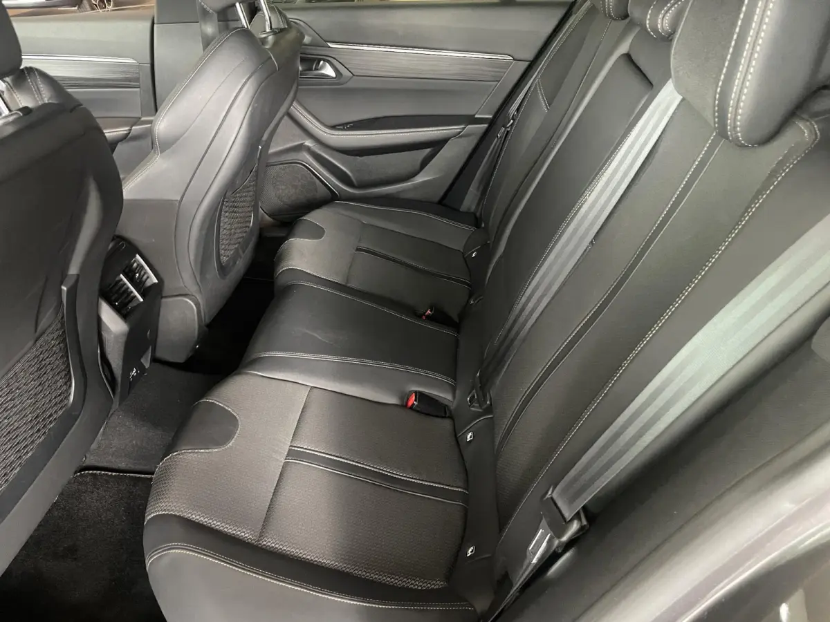 1.6 HYbrid 225 GT