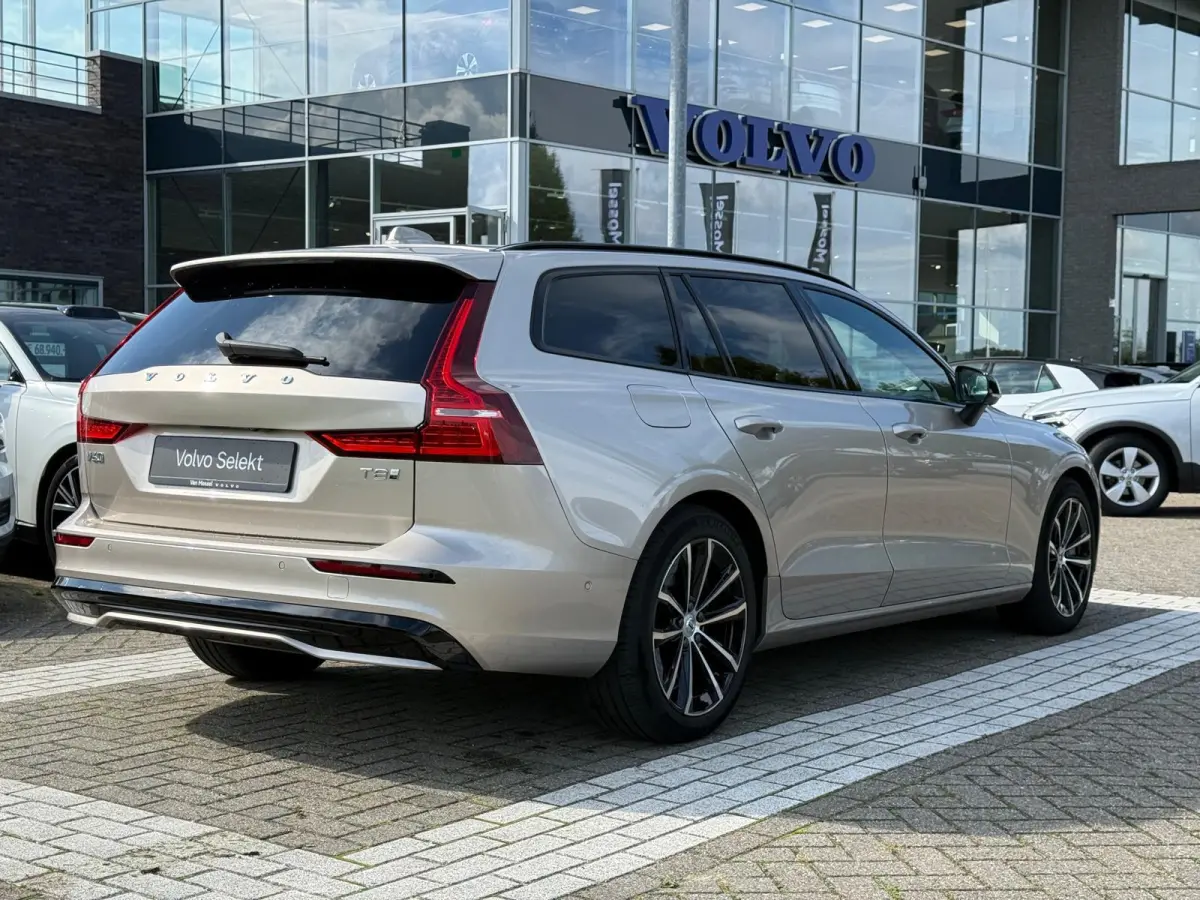 T8 Plug-in hybrid AWD Plus Dark | Panoramadak | Trekhaak | T8 Performance Edition | 60 Graden Camera | Harman / Kardon |