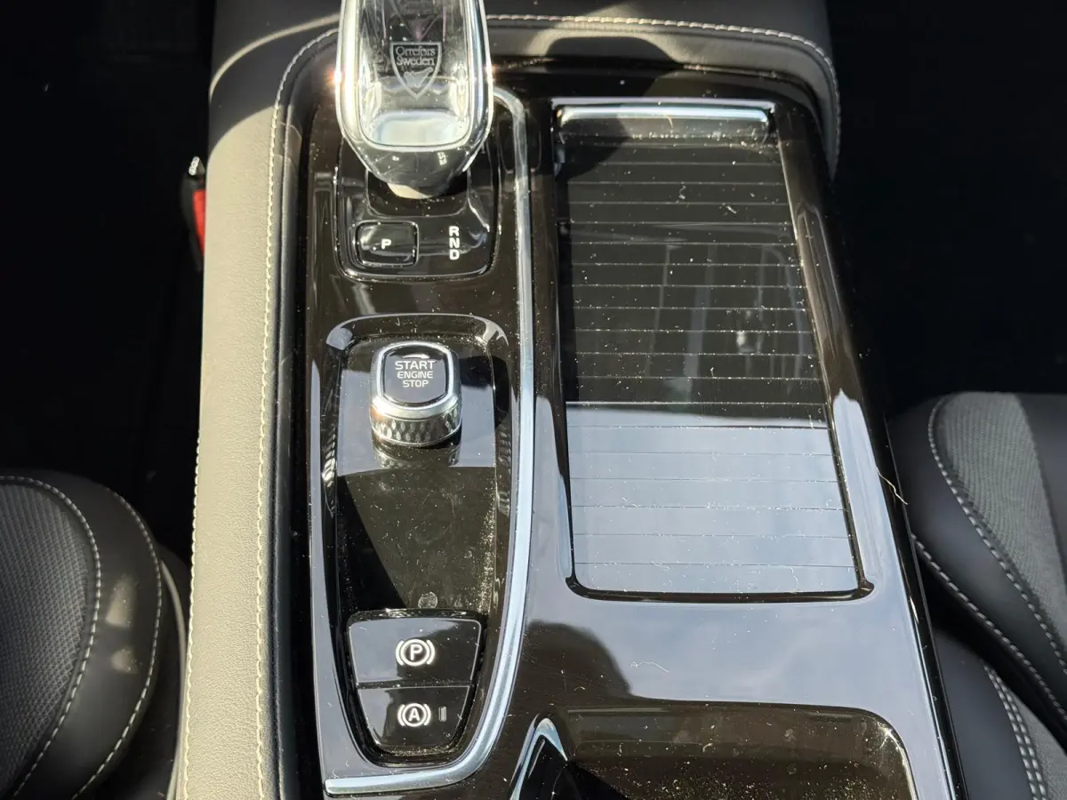 T8 Plug-in hybrid AWD Plus Dark | Panoramadak | Trekhaak | T8 Performance Edition | 60 Graden Camera | Harman / Kardon |